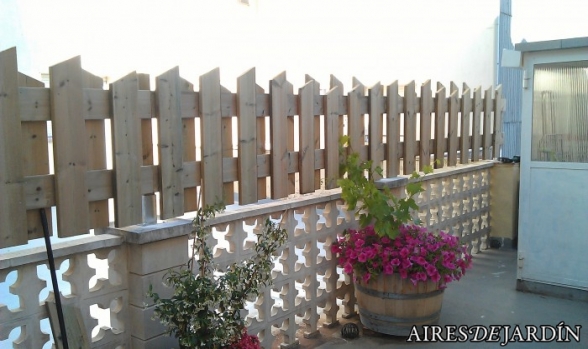 Resultado instalacin valla con pino flandes tratado en Avi (BARCELONA)